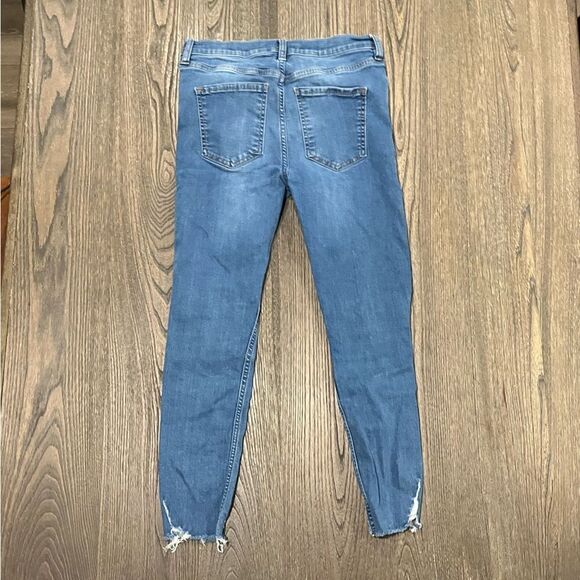 Free People Medium Wash Blue Distressed Raw Hem Skinny Jeans Size 28 - Picture 10 of 11